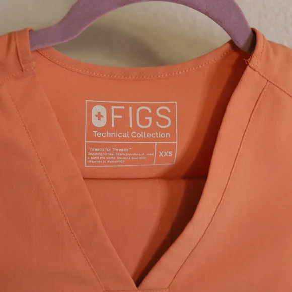 Figs Scrub Set Coral Pink Fitted Short Sleeve Scrub Top And Scrub Pant - Picture 5 of 5